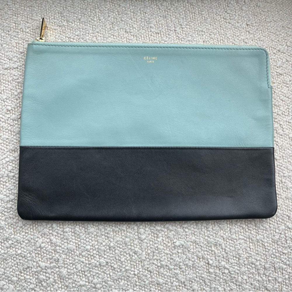 Celine 
Smooth Lambskin Bi-Color Solo
Clutch Pouch Glacier Black